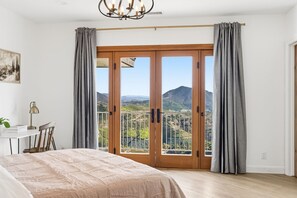 6 habitaciones, tabla de planchar con plancha, wifi y ropa de cama 