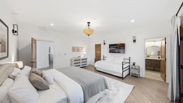 6 habitaciones, tabla de planchar con plancha, wifi y ropa de cama