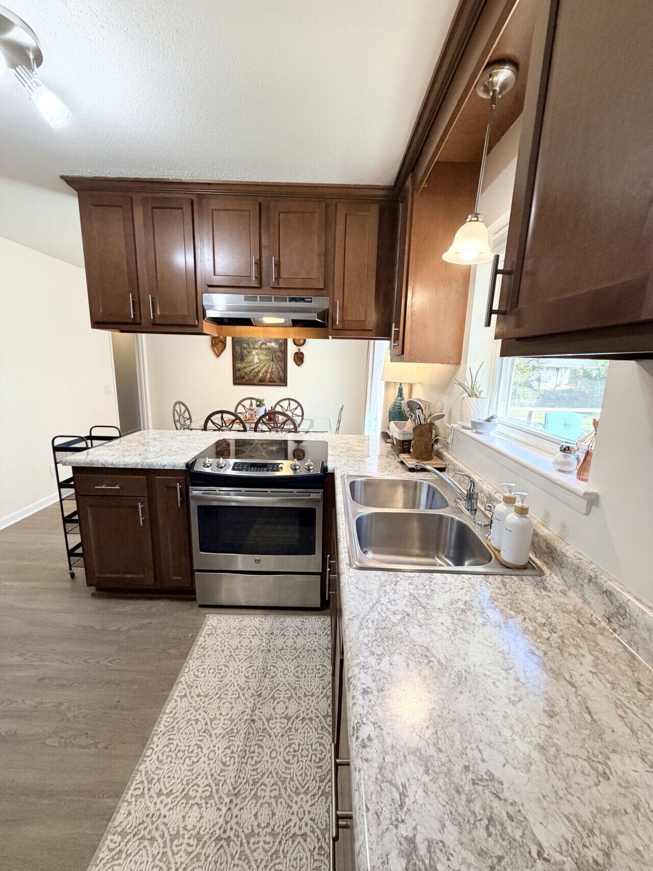 冰箱、微波炉、烤箱、炉灶