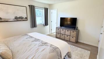 3 Schlafzimmer, Schreibtisch, BĂŒgeleisen/BĂŒgelbrett, WLAN