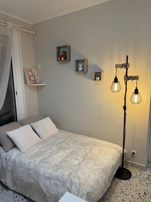 2 bedrooms, iron/ironing board, bed sheets