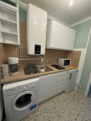 Private kitchen - 🌴 T2 Charming apartment in Canet, only 50 meters from the beach! 🌊 (Canet-en-Roussillon)