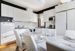 Fridge, microwave, oven, dishwasher - Santalux Apartment 2 By Lapland Host (Rovaniemi)