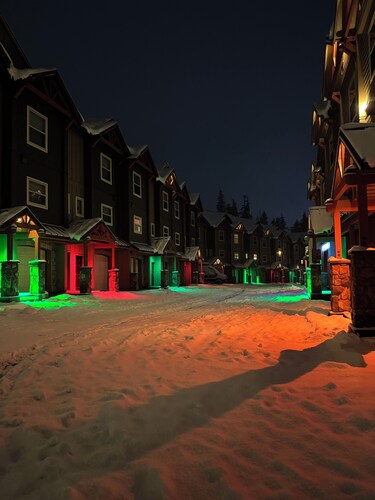 Mt Hood Collins Lake Resort newly remodeled Townhouse across from pool & Spas 