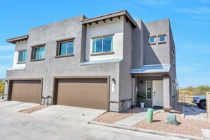 Exterior - Spacious 3BR/Loft house in marvelous Northwest Tucson with 2 car garage (Tucson)