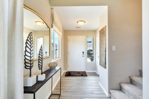 Spacious 3BR/Loft house in marvelous Northwest Tucson with 2 car garage