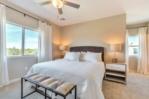 4 عدّة غرف نوم ومكواة/لوح كي وواي فاي وملاءات أسرّة