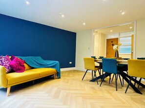 Interior - Beautiful 2 bedroom apartment in fantastic central location close to High Street (Sutton)