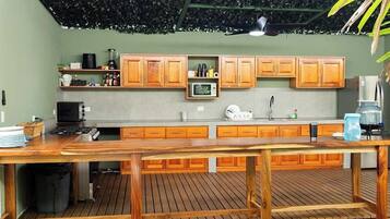 Microondas, horno y parrilla de estufa