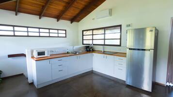 Micro-ondes, four, plaque de cuisson