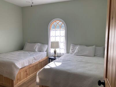 One bedroom cabin in Jefferson County, close to the Homochitto Forest.