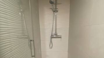 Comfort Apartment, City View | Bathroom