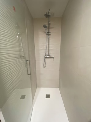 Comfort Apartment, City View | Bathroom