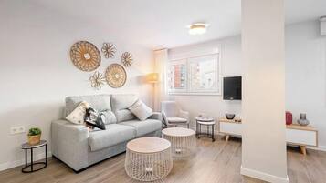 Comfort Apartment, City View | Living area