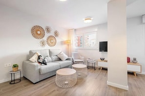 Comfort Apartment, City View | Living area