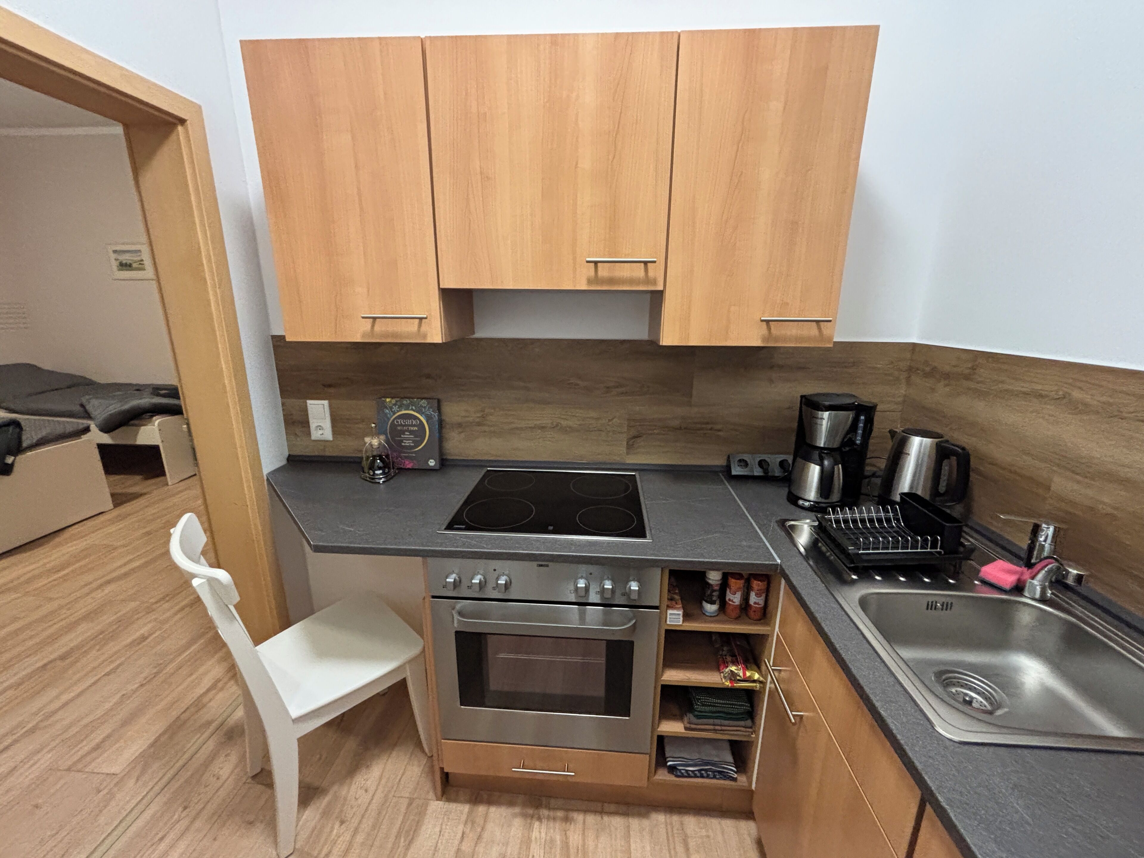 Mikrowelle, Herdplatte, Geschirrspüler