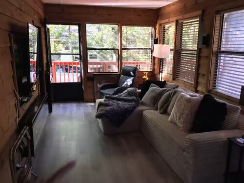 1-bedroom campground in adorable Cleveland with cool outdoor vibes