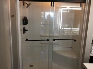 Hair dryer, towels, soap, toilet paper - 1-bedroom campground in adorable Cleveland with cool outdoor vibes (Cleveland)