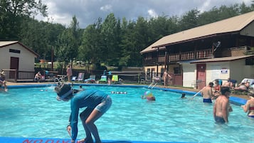 Piscine couverte, piscine extérieure