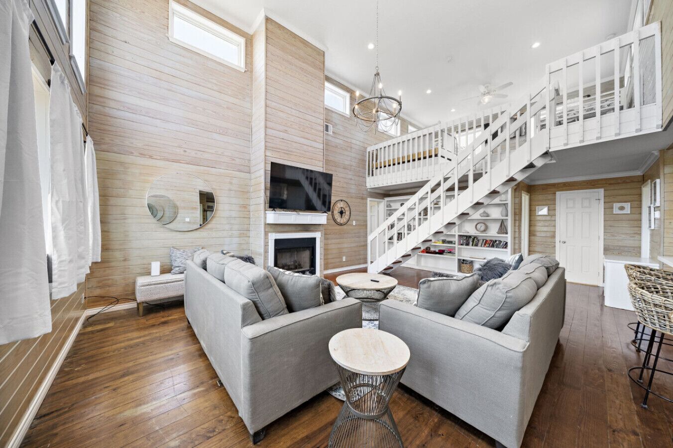 Televisio, videopelejä, kirjoja, videokirjasto