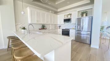 Coffee/tea maker, fridge, microwave, oven