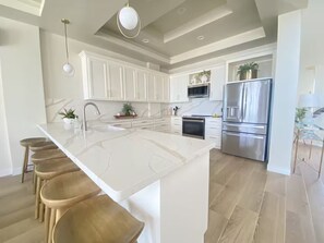 Fridge, microwave, oven, stovetop - Styles Beach 2B - Multi Level Ocean View Condo (San Pedro)