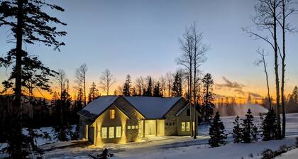 New Ski In/Ski Out Cabin at Eagle Point - Sleeps 23 comfortably!