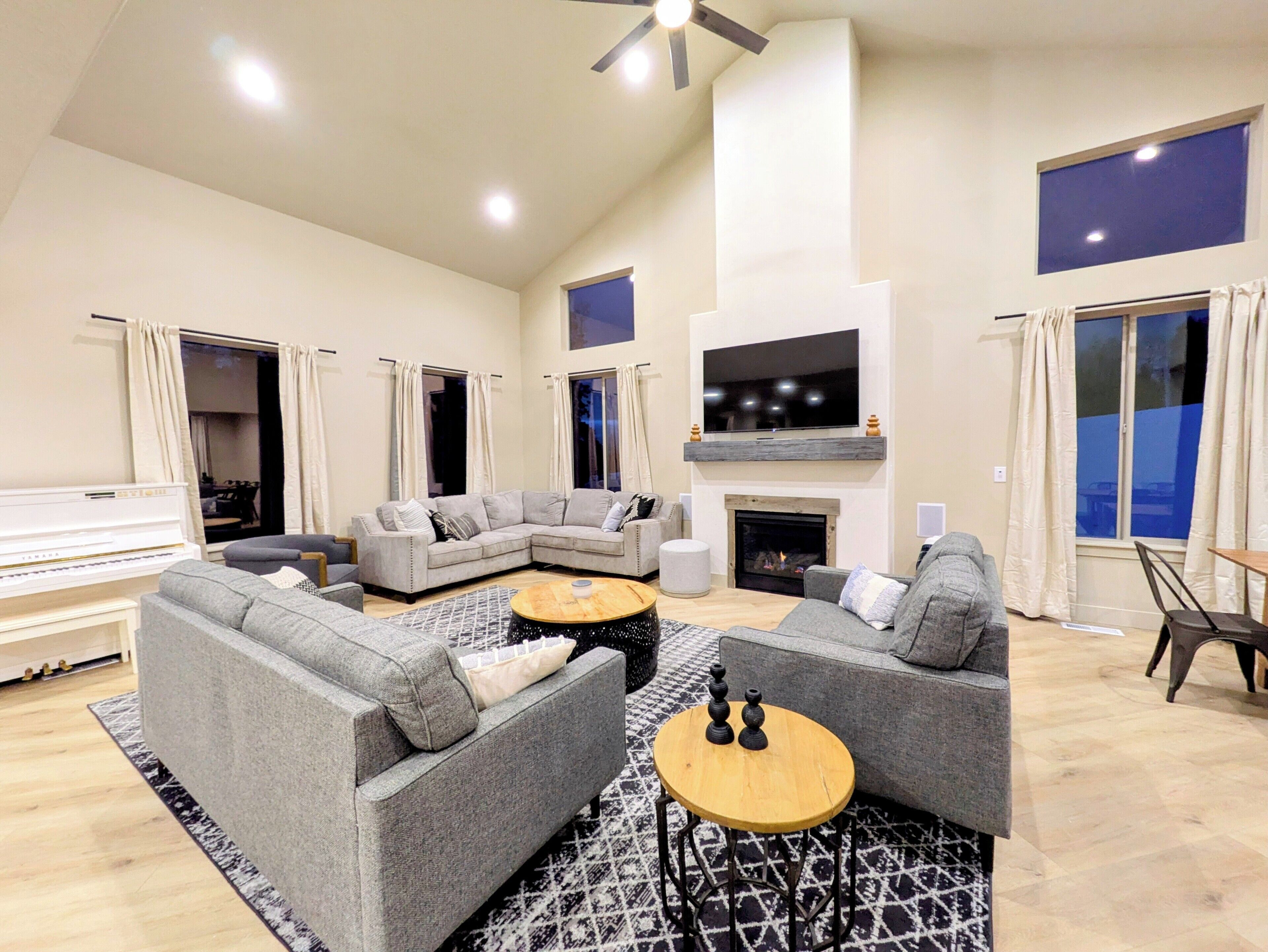 Smart TV, fireplace, stereo