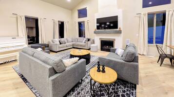 Smart TV, fireplace, stereo