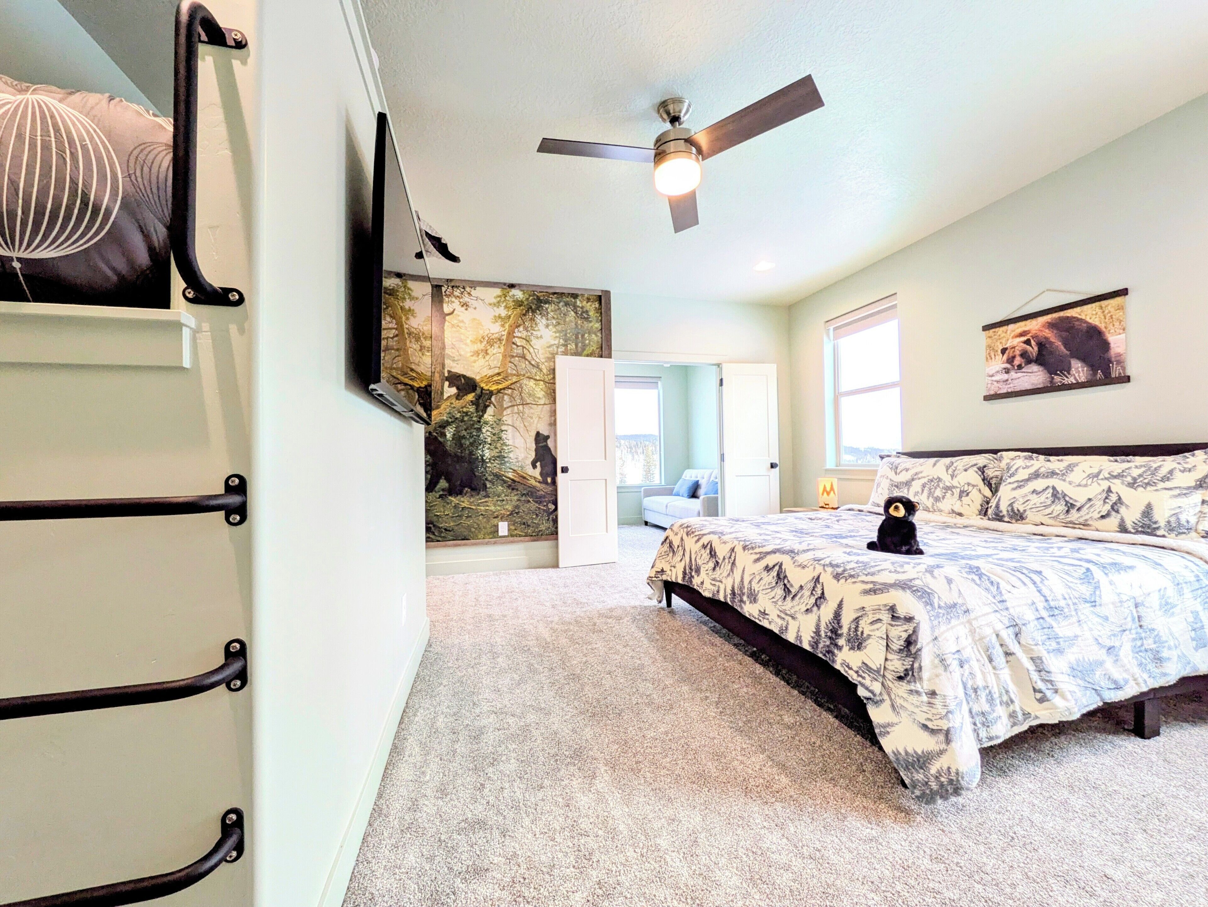 4 bedrooms, desk, free WiFi, bed sheets