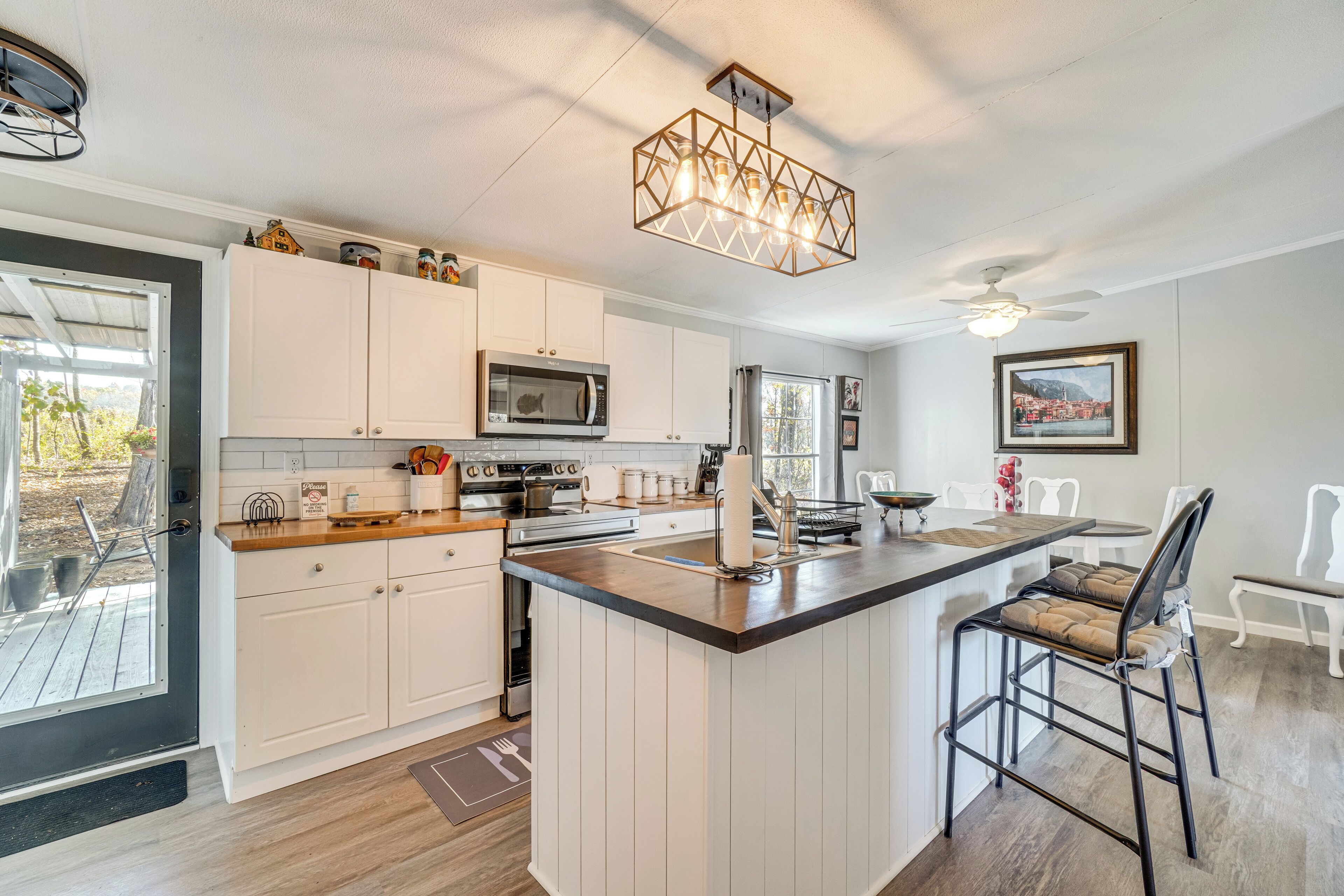 Fridge, microwave, stovetop, dishwasher