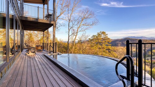 Modern Smoky Mountain Stay With Two Decks, Plunge Pool & Game Room Overlook Lodge by Avantstay
