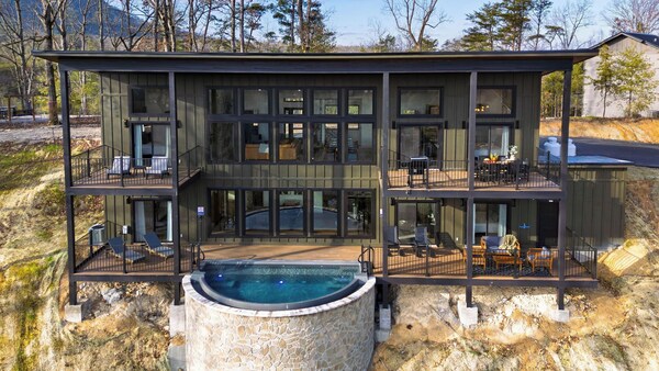 Modern Smoky Mountain Stay With Two Decks, Plunge Pool & Game Room Overlook Lodge By Avantstay - Townsend, TN