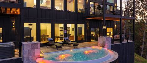 House (5 Bedrooms) | Interior