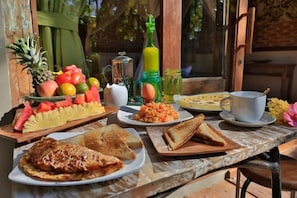 Outdoor dining - Villas Samalama Gili Air (Pemenang)