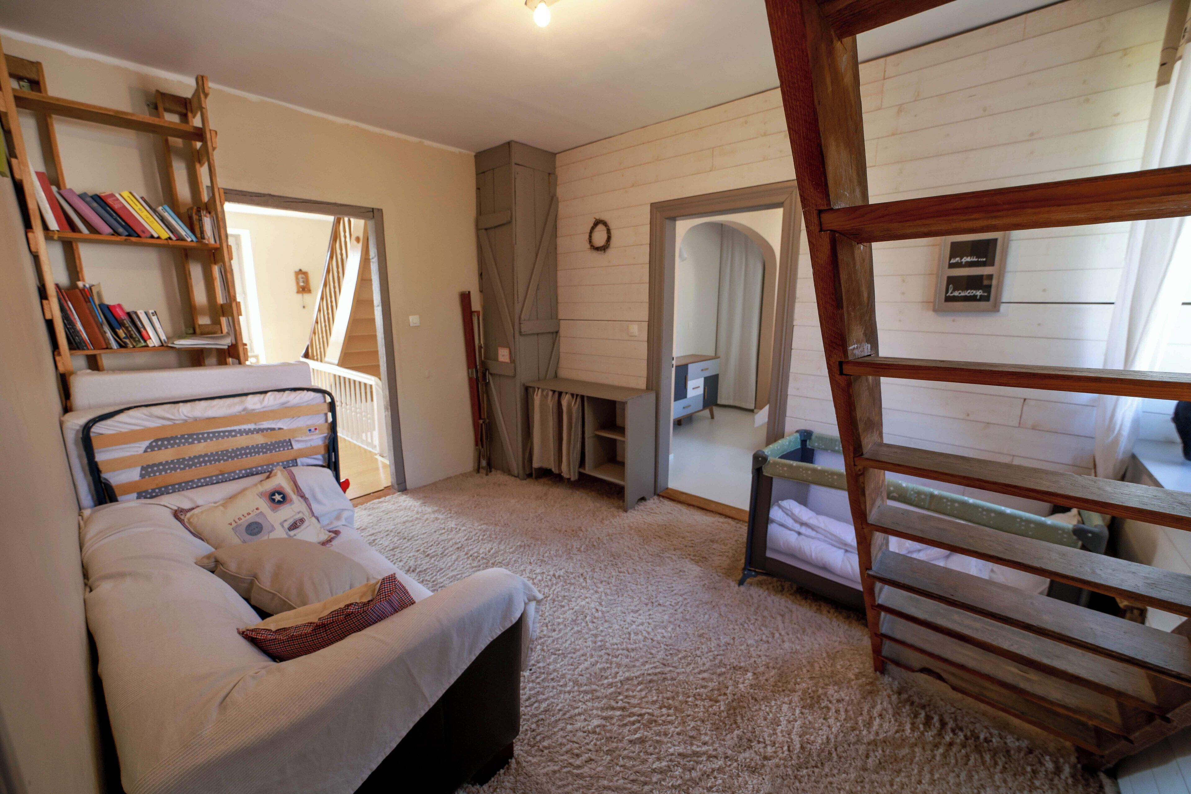 3 bedrooms, iron/ironing board, WiFi (free), bed sheets