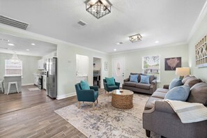 تلفزيون، ألعاب فيديو، كرة قدم الطاولة، كُتُب