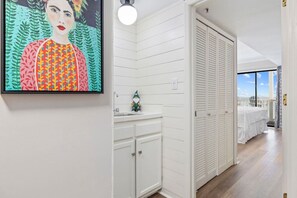 2 slaapkamers, een bureau, een strijkplank/strijkijzer, gratis wifi