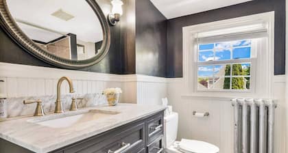 SUNNY PRIVATE 1 BEDROOM APARTMENT