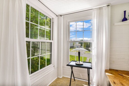 SUNNY PRIVATE 1 BEDROOM APARTMENT