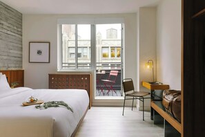 Habitación Premium, 1 cama King size | Espacio para trabajar con laptop y tabla de planchar con plancha 