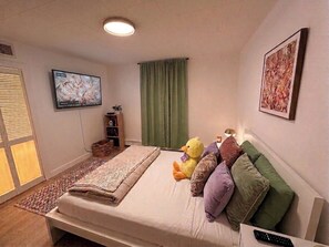 6 bedrooms, in-room safe, desk, iron/ironing board