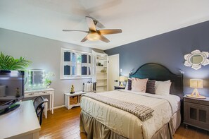 5 bedrooms, desk, iron/ironing board, travel cot - 5 Bathroom Scottsdale Serenity Spa (Scottsdale)