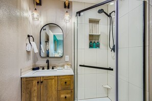 Douche, serviettes fournies