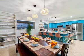Fridge, microwave, oven, stovetop - 5 Bathroom Scottsdale Serenity Spa (Scottsdale)