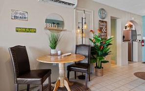 Dining - Cherie’s Cozy Oceanside Condo-3 Pools-Sapphire (St Thomas)