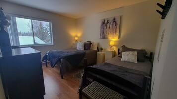 9 chambres, fer et planche à repasser, Wi-Fi, draps fournis