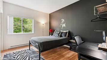 9 bedrooms, iron/ironing board, WiFi, bed sheets