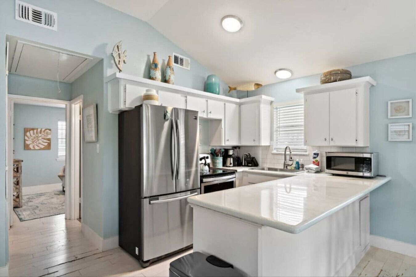 Refrigerador, microondas, horno y parrilla de estufa 