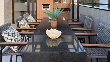 Basic Studio | Outdoor dining